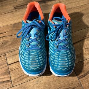 Hoka one one vanquish 3